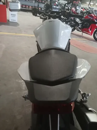 Honda Hornet 750 Blanca