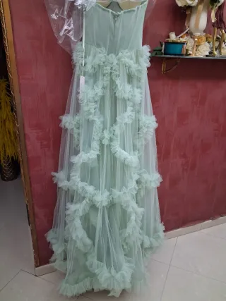 Abito verde con balze