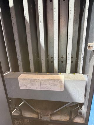 Máquina expendedora de agua y refrescos