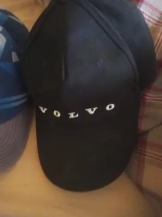 Lote 3 Gorras Quiksilver y Volvo