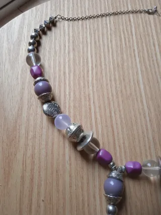 Collar étnico morado y plateado