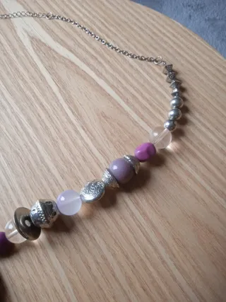 Collar étnico morado y plateado