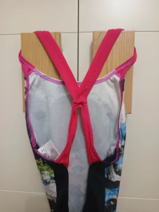 Bañador Arena niña estampado grafiti