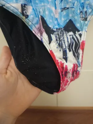 Bañador Arena niña estampado grafiti