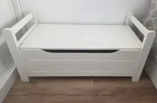 Baúl de madera blanco