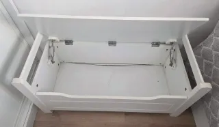 Baúl de madera blanco