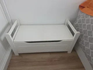 Baúl de madera blanco