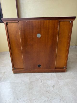 Mueble clásico TV madera y cristal