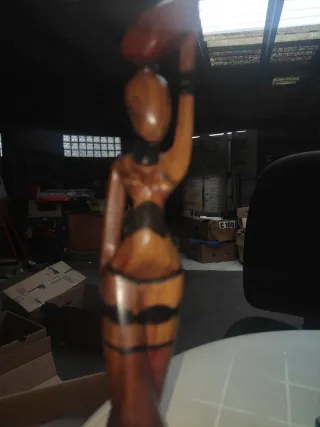 Figura Femenina Kenyata Artesanal c35
