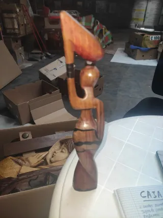 Figura Femenina Kenyata Artesanal c35