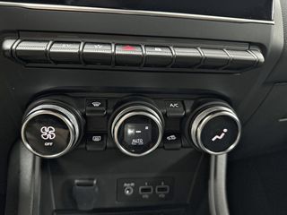 RENAULT Captur E-TECH  Techno Fast Track 105kW