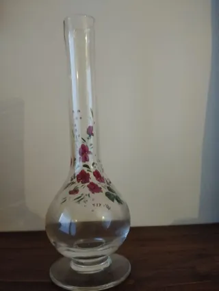 Vasetto in vetro decorato con fiori