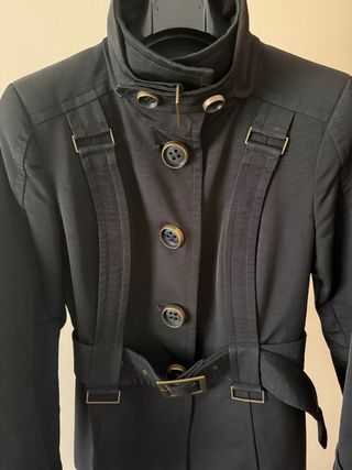 Chaqueta Zara Negra tipo trench o gabardina