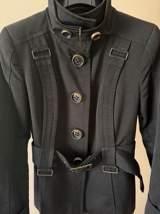 Chaqueta Zara Negra tipo trench o gabardina