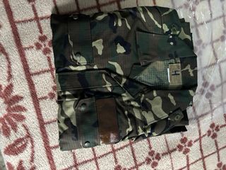 Conjunto de uniformes militares