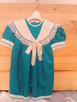 Pelele bebé azul con cuello Peter Pan