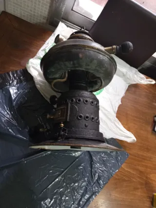 Lámpara de barco antigua