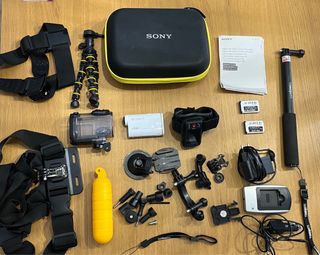 Sony Action Cam 4K FDR-X1000V + Accesorios