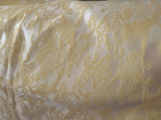 Pañolón de fallera dorado y amarillo