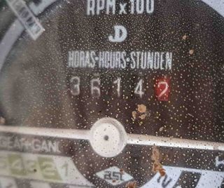 Tractor viñedo John Deere 1035 EV.