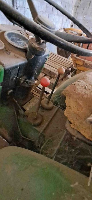 Tractor viñedo John Deere 1035 EV.