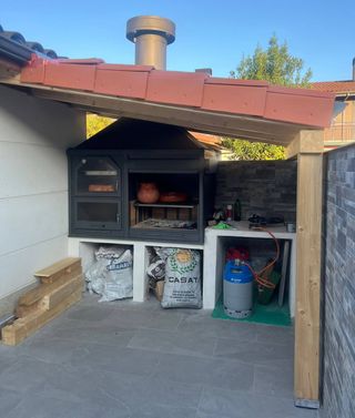 BARBACOA de leña con horno y chimenea moderna