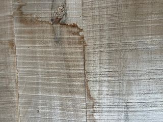 Mesa de diseño industrial de madera y metal