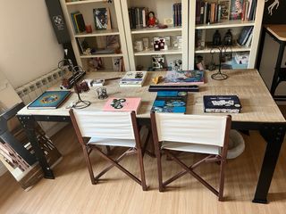 Mesa de diseño industrial de madera y metal