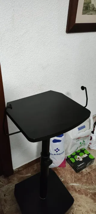 Mesa auxiliar móvil negra