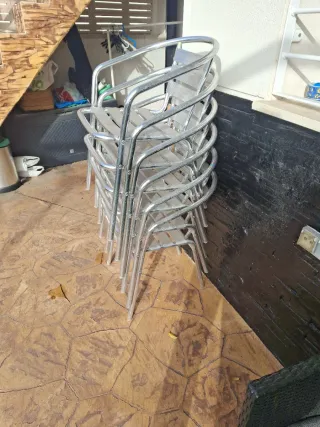 Sillas de jardín apilables de metal. SEIS SILLAS