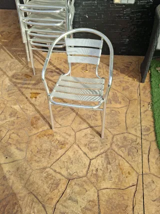 Sillas de jardín apilables de metal. SEIS SILLAS