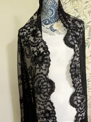 Mantilla negra fallera