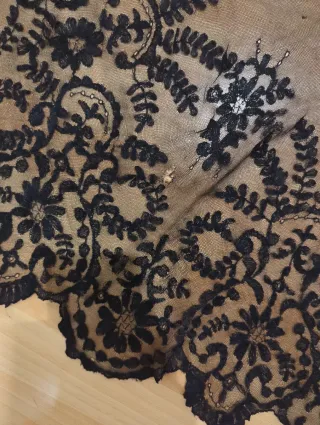 Mantilla negra fallera