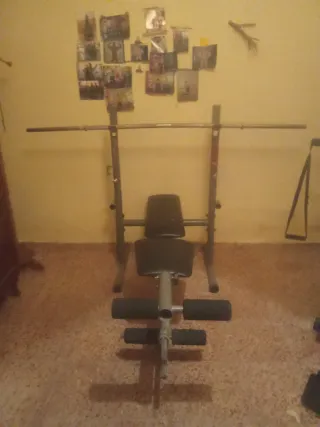 Banco de pesas con barra