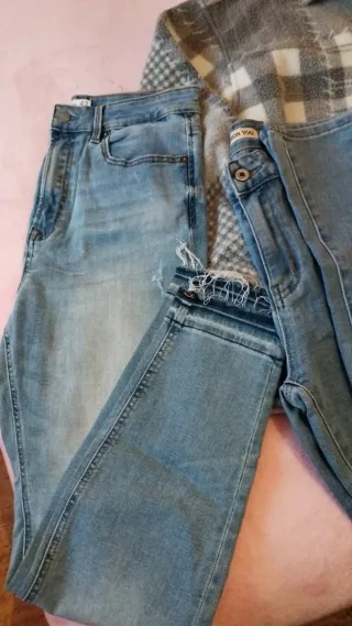 Lote 10€: Jeans y Chaqueta polar 10€