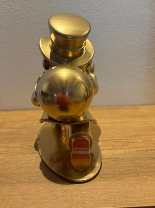 Statua Mr. Monopoly con sacco di Soldi e Pistola