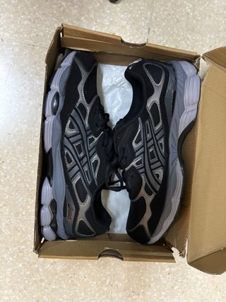 Zapatillas Asics Gel NYC Negras y Grises