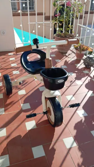 Triciclo infantil AIYAPLAY