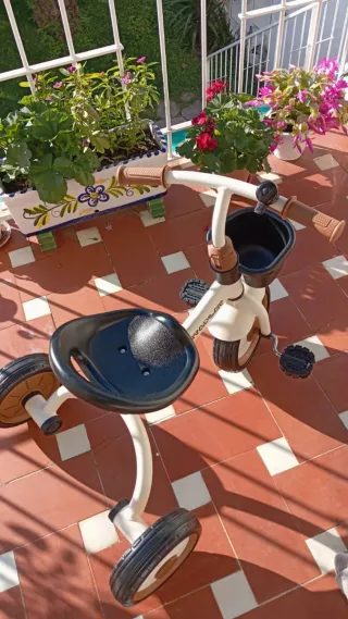 Triciclo infantil AIYAPLAY