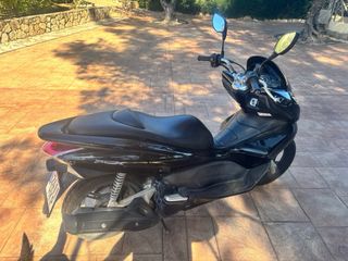 Honda Pcx Negra - Muy Buen Estado