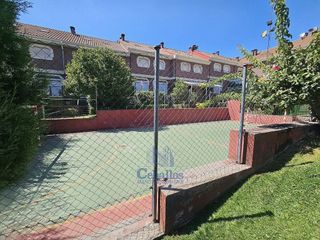 Casa adosada en venta en Estación-Manantiales en Guadalajara