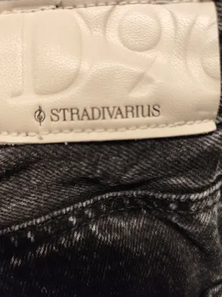Pantalón vaquero negro Stradivarius, modelo D96