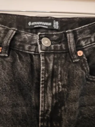 Pantalón vaquero negro Stradivarius, modelo D96