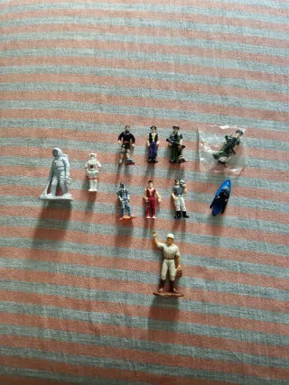 BRUJULA ACTION MAN Y 10 MINIATURAS