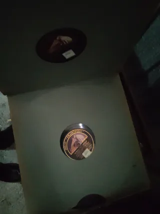 Carpeta Roja La Voz de Su Amo y discos