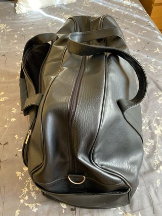 Bolsa de viaje efecto piel negra