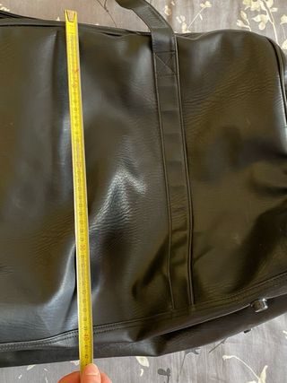 Bolsa de viaje efecto piel negra