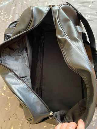 Bolsa de viaje efecto piel negra