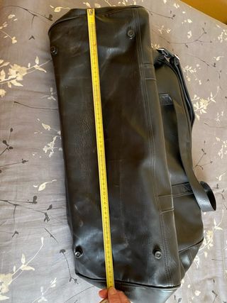 Bolsa de viaje efecto piel negra