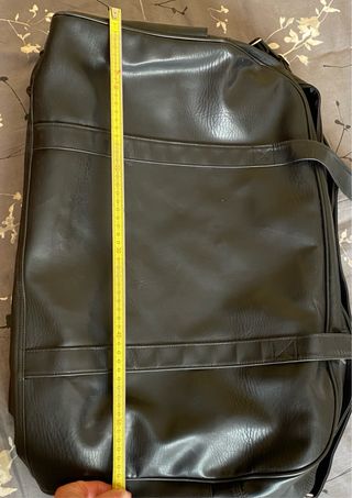 Bolsa de viaje efecto piel negra